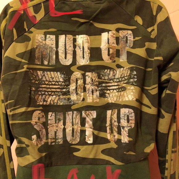 Shirts - Picture 6 of 8